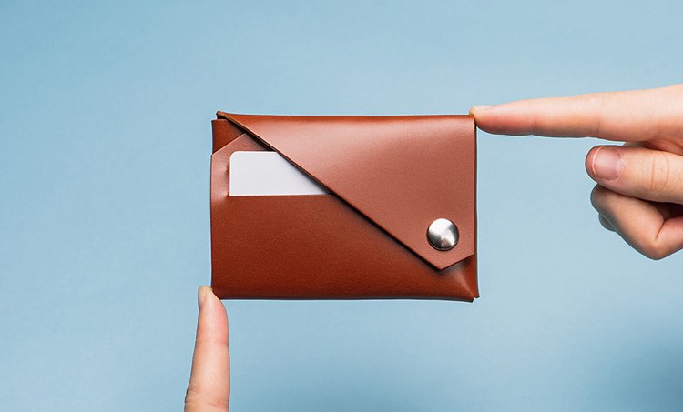 10 Best Minimal Wallets for Men in 2023—Reviewed & Ranked