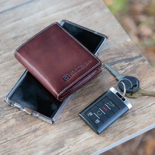 ID-Stronghold-bifold-wallet