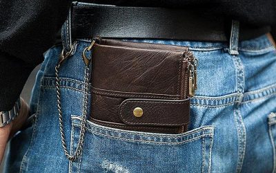 How to Wear a Chain Wallet